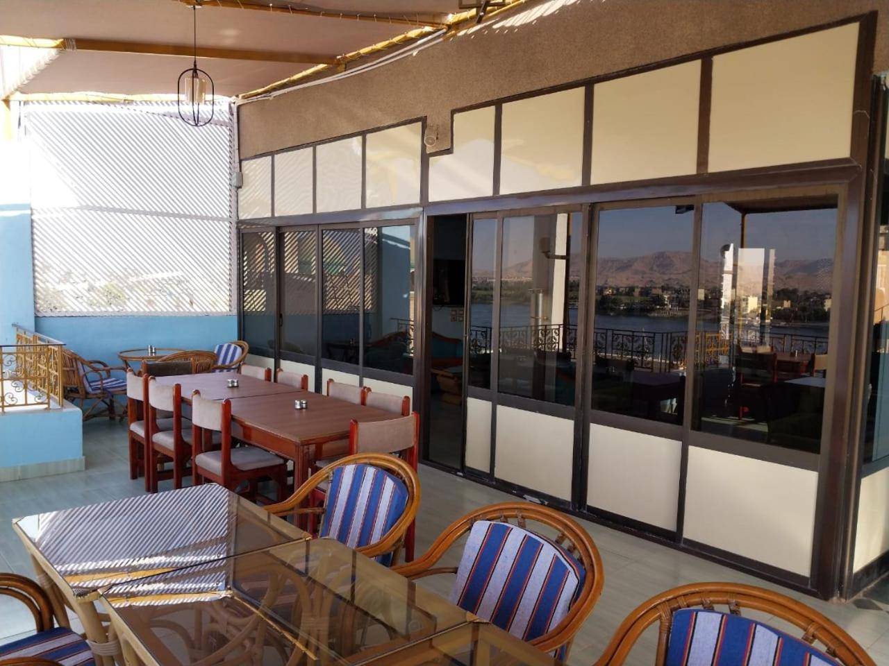 Merry Land Hotel & Roof Top Nile Restaurant Luksor Zewnętrze zdjęcie